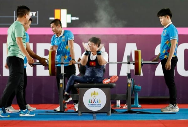 Vietnam Paralympic Weightlifting Team Excellently Completes Target