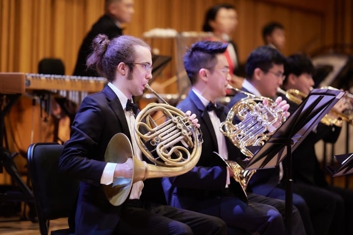 Das SSO-Orchester vermittelt in „To Love & to Honor“ die Stimmung der Liebe durch Musik – 3