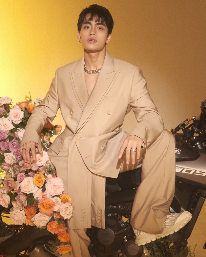 Check out the 7 Vietnamese 'hitmakers' who rocked the 8Wonder stage with Charlie Puth - 4