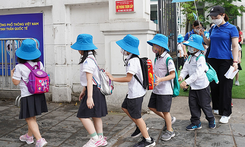 Đi dã ngoại, học sinh lớp 1 bị bỏ quên trên ôtô