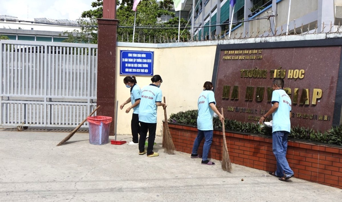 Cảnh báo sau thông tin người lạ đưa tiền, tiếp cận học sinh ở cổng trường