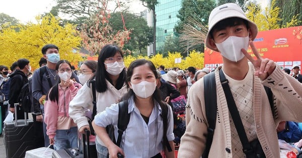 Le « bus du printemps » part pour ramener chez eux des étudiants défavorisés pour le Têt