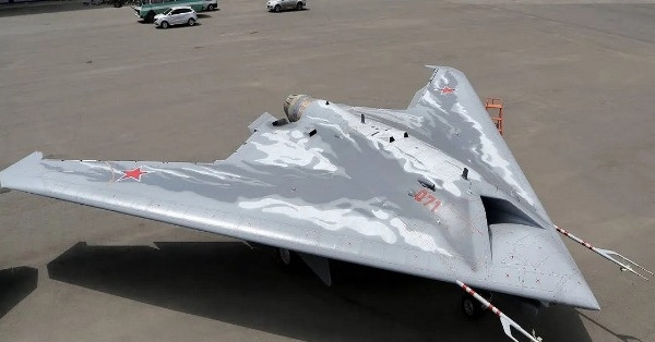 El UAV furtivo controlado por el Su-57, una nueva 'pesadilla' para la defensa aérea de Ucrania