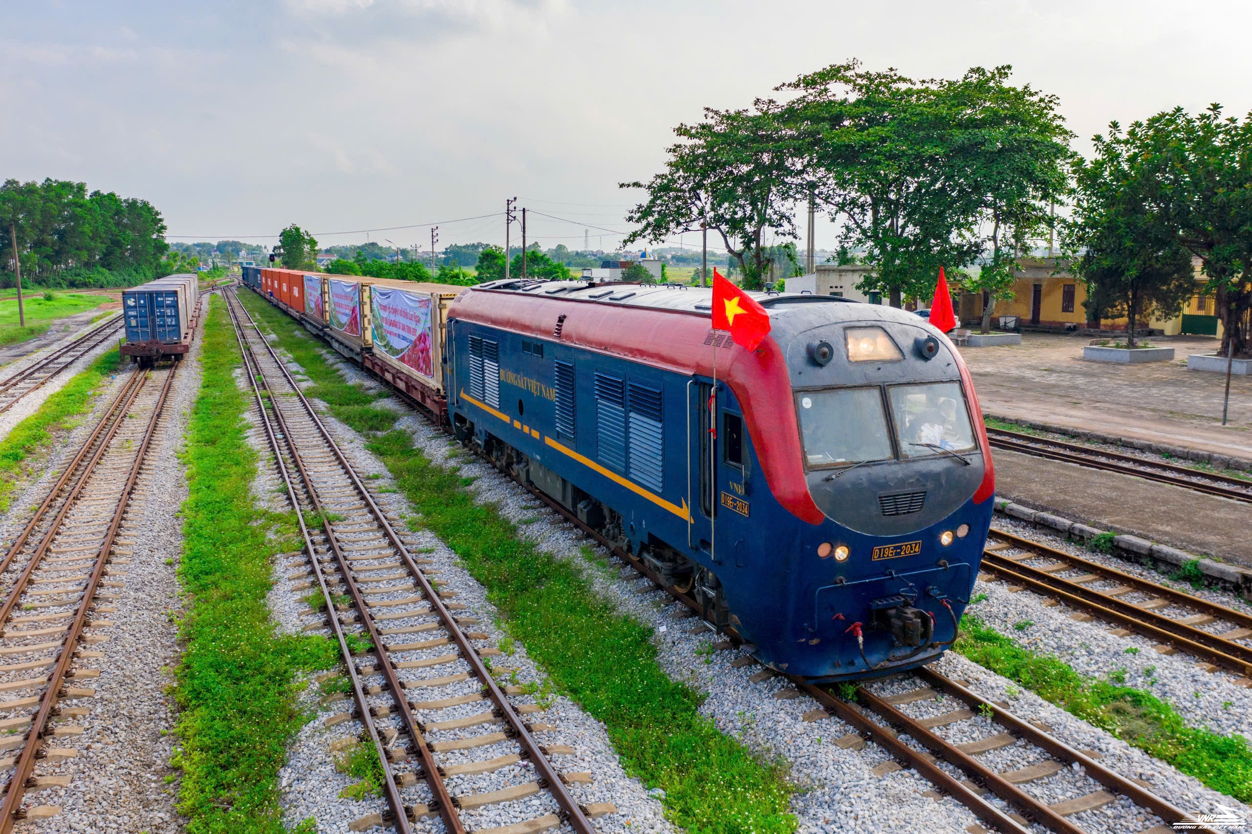 Doanh thu tăng nhờ nâng chất lượng dịch vụ tàu hàng