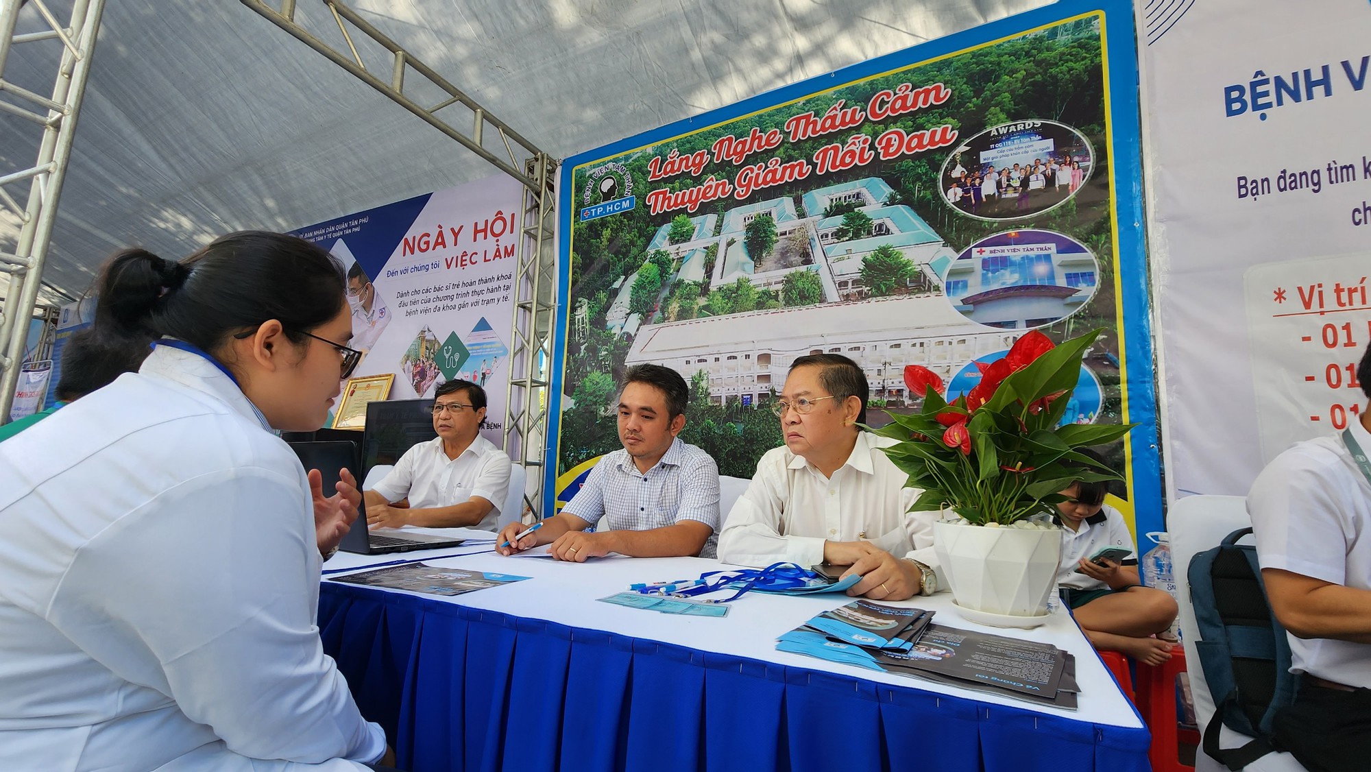 Lời nhắn nhủ của Bí thư Thành ủy TP HCM với các bác sĩ trẻ tại ngày hội việc làm - Ảnh 5.