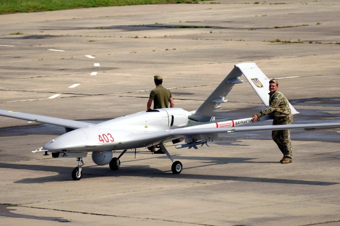 Phòng không Ukraine khai hỏa, tự bắn rơi UAV trên bầu trời Kiev - 1