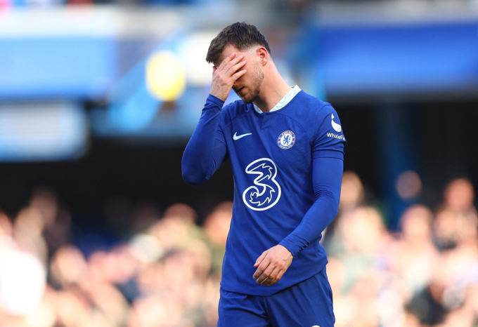 Mount thất vọng trong trận Chelsea thua Brighton 1-2 hôm 15/4. Ảnh: Reuters