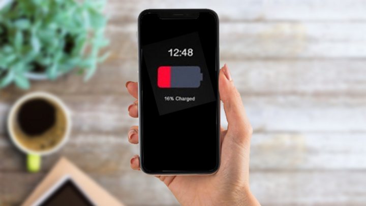 Vì sao iPhone bị tụt pin khi để qua đêm?