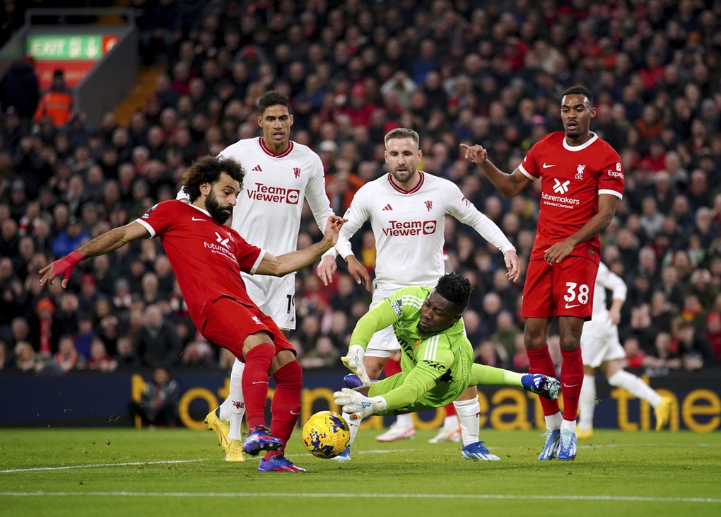 Dalot bị đuổi, Man Utd chia điểm trên sân Liverpool - 1