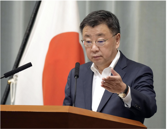 Kabinettschef Hirokazu Matsuno gibt am 29. Mai im Büro des Premierministers in Tokio eine Pressekonferenz ab, um die Veranstaltung bekannt zu geben. Foto: Kyodo