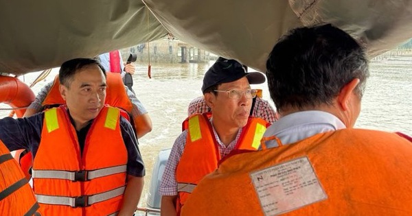 Mobilisierung von Kräften zur Suche nach der Besatzung eines gesunkenen Kanus im Haiphong-Kanal