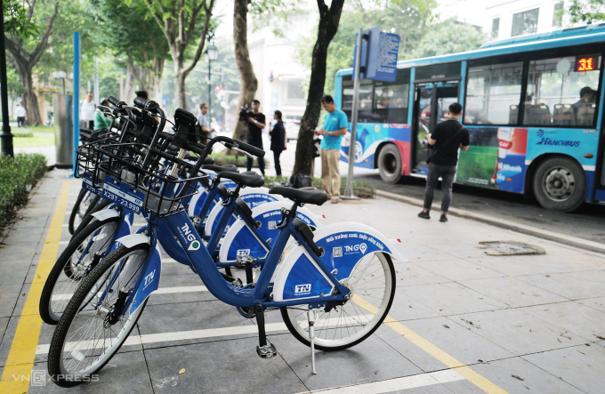 Bicycle rental point located next to the Opera House. Photo: Ngoc Thanh