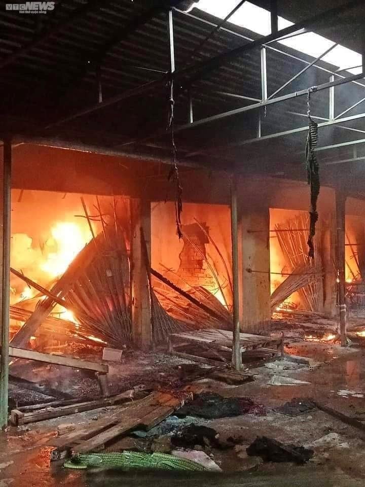 Ea Sup market devastated after fire, small traders cried watching their property burn down - 3