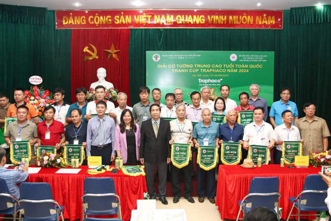 Exciting national chess tournament for the elderly to compete for the Traphaco Cup 2024