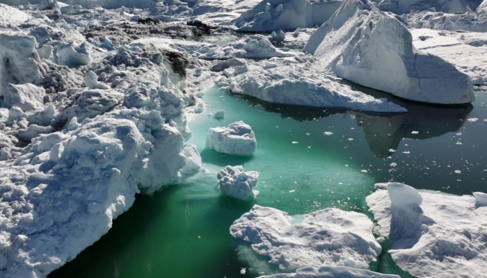 グリーンランドの氷が溶け、鉱物資源の「ラッシュ」が始まる