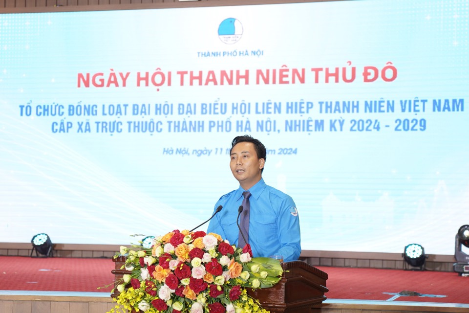 Ph&oacute; B&iacute; thư Thường trực Th&agrave;nh đo&agrave;n, Chủ tịch Hội LHTN Việt Nam TP H&agrave; Nội Nguyễn Đức Tiến ph&aacute;t biểu tại chương tr&igrave;nh