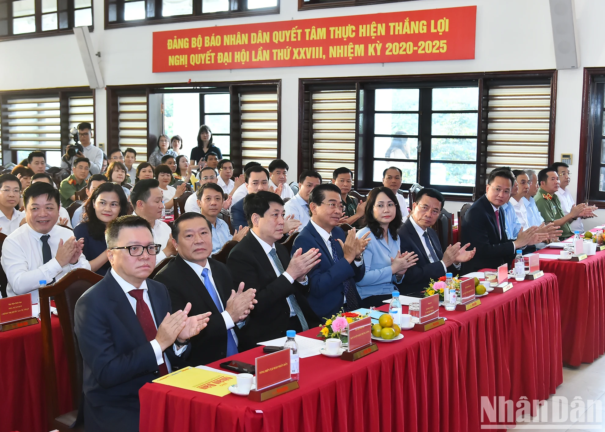 [Foto] El miembro permanente de la Secretaría, Luong Cuong, asiste a la ceremonia de apertura de la página de información especial y la exposición fotográfica sobre el Secretario General Nguyen Phu Trong. Foto 2