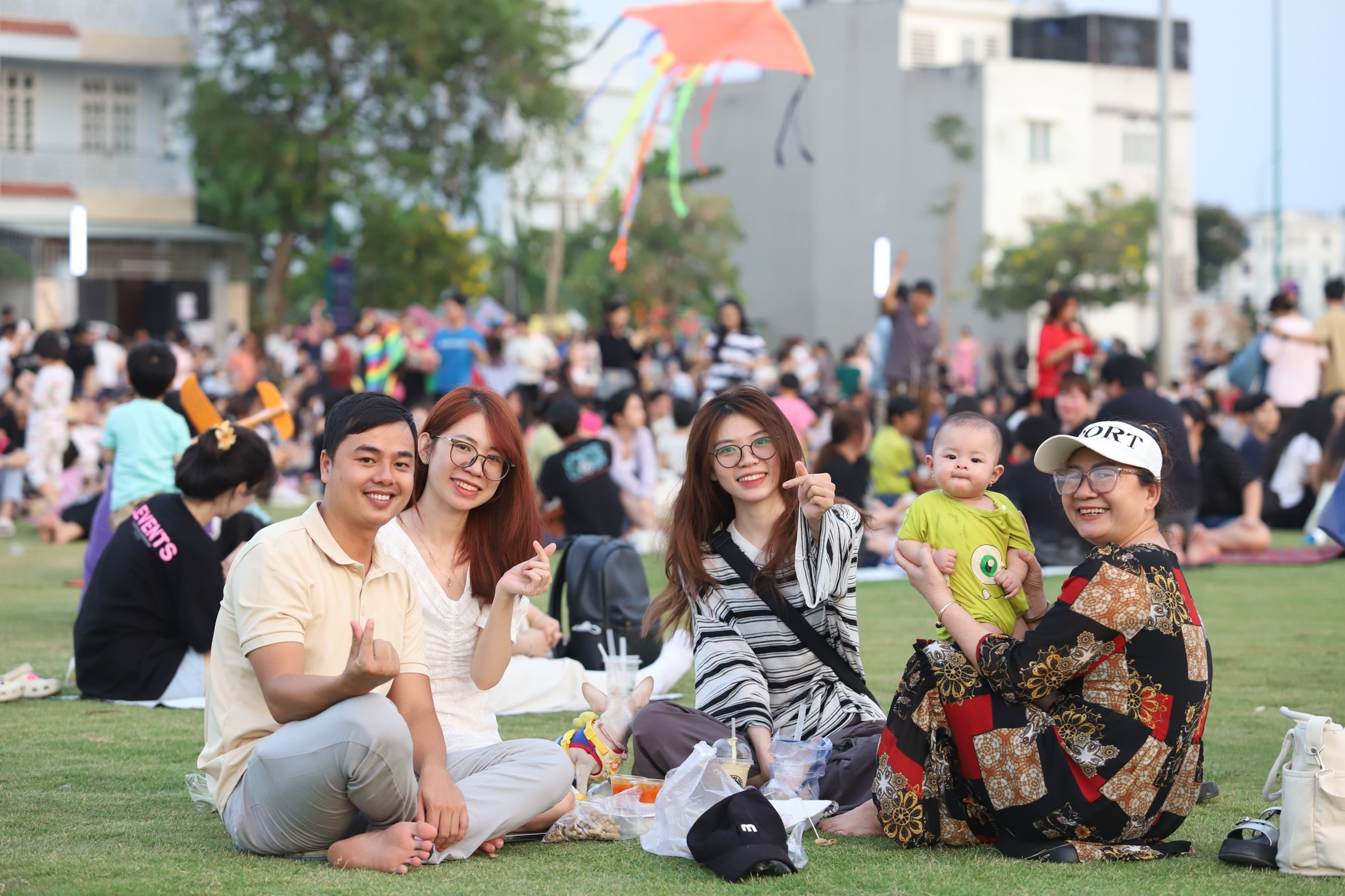 Thousands of people flock to the East of Ho Chi Minh City to 'live slowly' photo 12