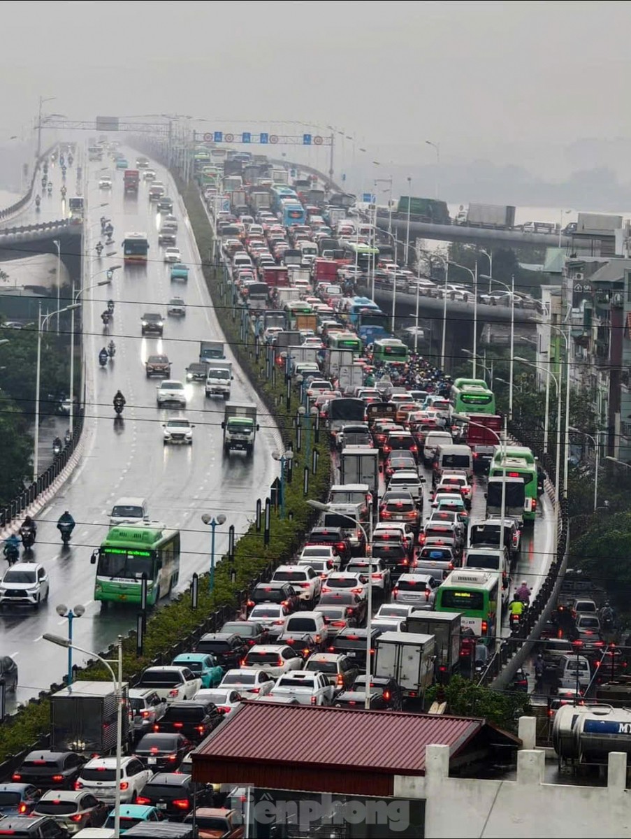 Hanoi: Vinh-Tuy-Brücke stundenlang stark gesperrt Foto 10