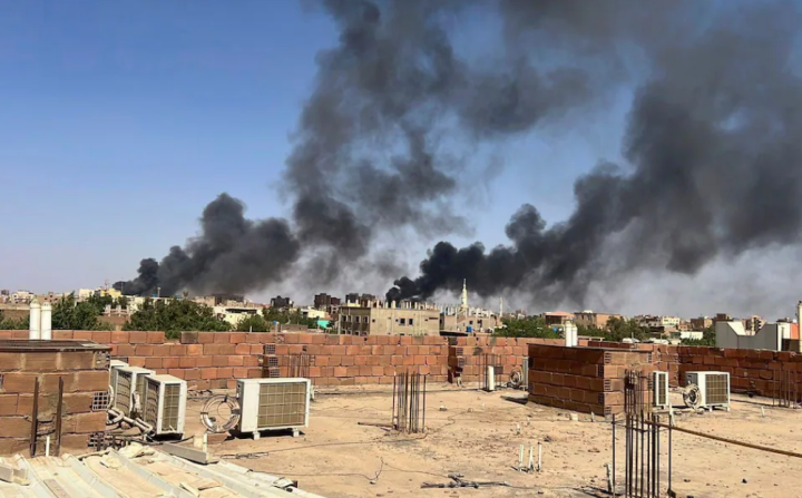 Sudan tiếp tục căng thẳng, công dân nước ngoài bị bắn khi sơ tán - 1
