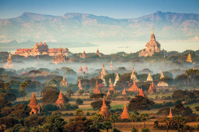 東南アジアの国にある有名な観光都市の国旗は青色です。写真：ナショナルジオグラフィック