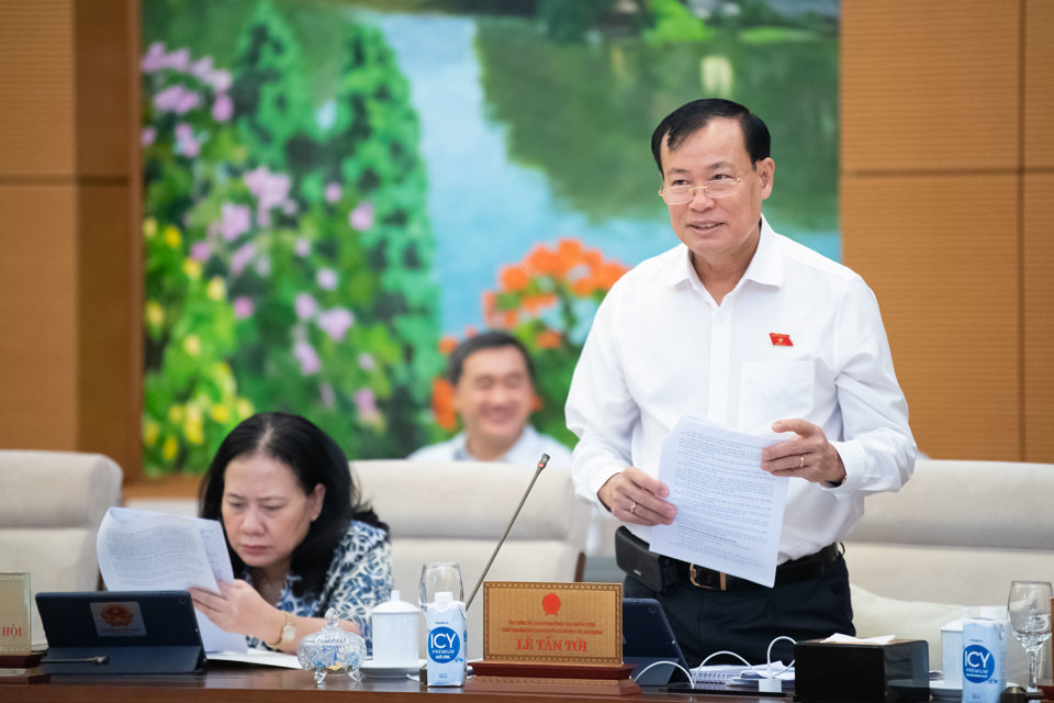 Chairman of the National Defense and Security Committee Le Tan Toi speaks. Photo: Quochoi.vn