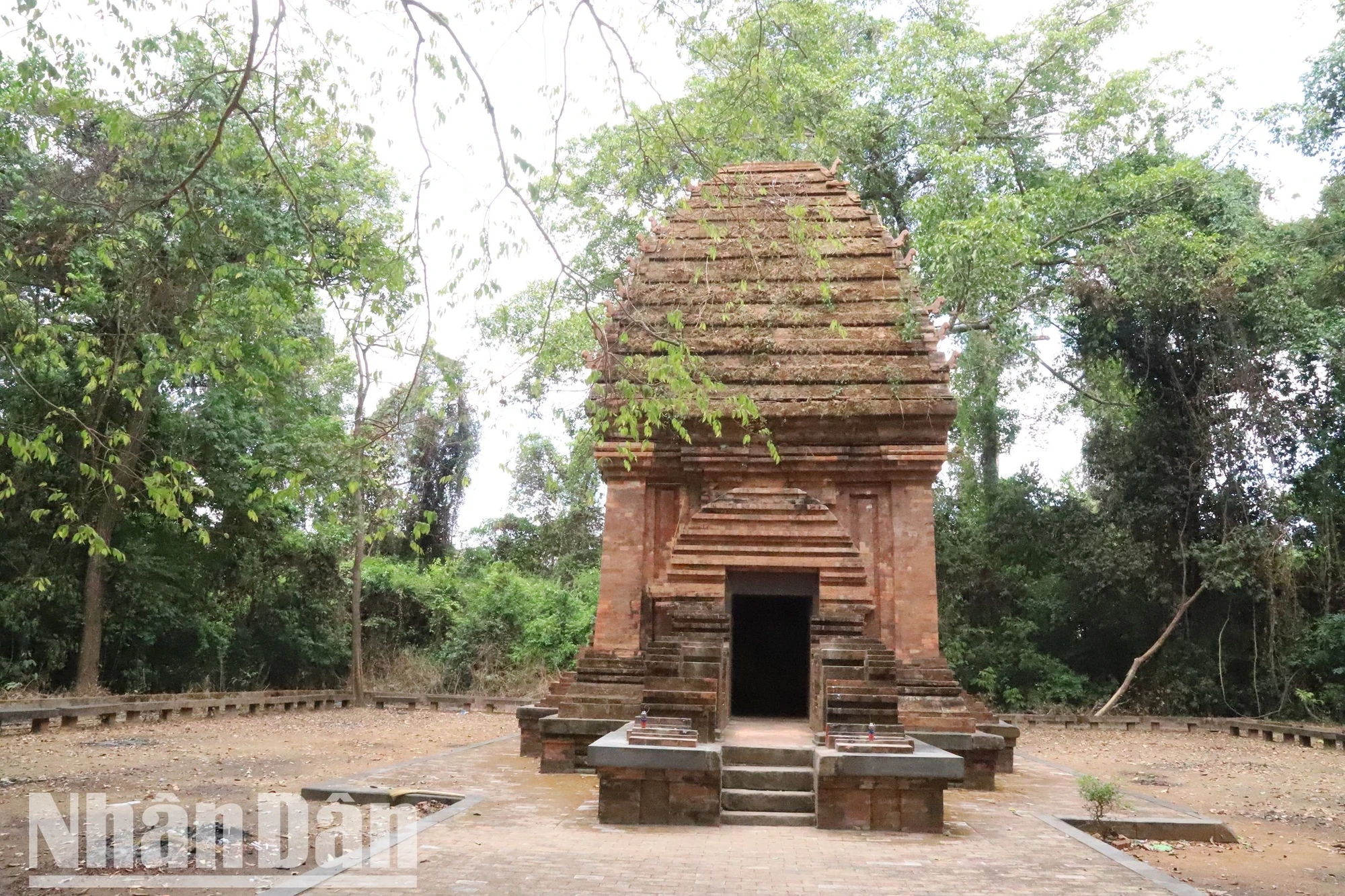 [Ảnh] Huyền bí Tháp Chàm giữa lòng Tây Nguyên ảnh 1