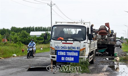 ជួសជុលការខូចខាតធានាសុវត្ថិភាពចរាចរណ៍នៅលើផ្លូវហូជីមិញ