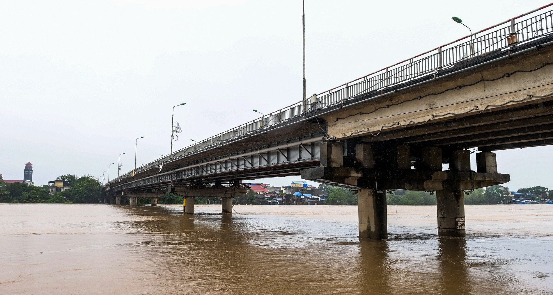 Nam Dinh schränkt die Durchfahrt von Fahrzeugen über die Do Quan-Brücke ein