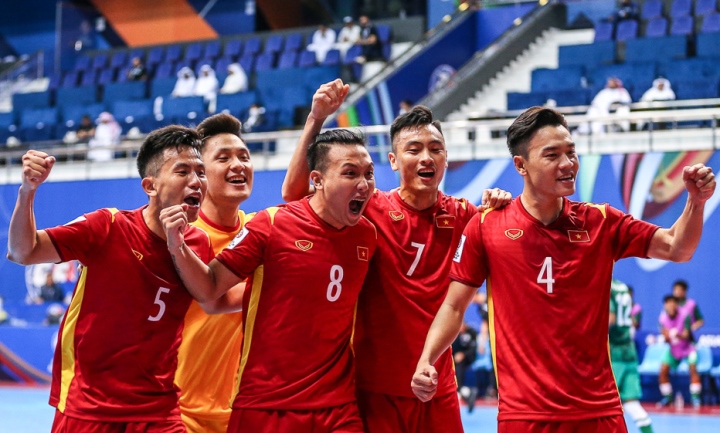 Vietnam futsal team brings many 'strange birds' to train in South America - 1