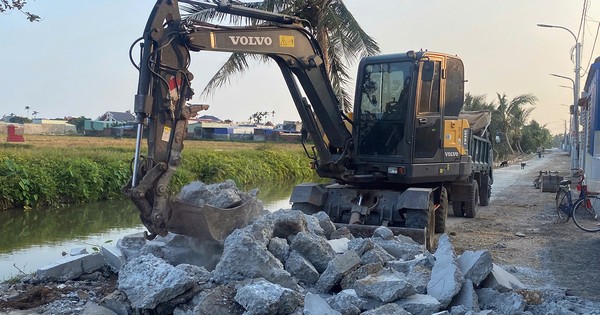 Phá đoạn đường nông thôn mới kiểu mẫu vì bê tông kém chất lượng