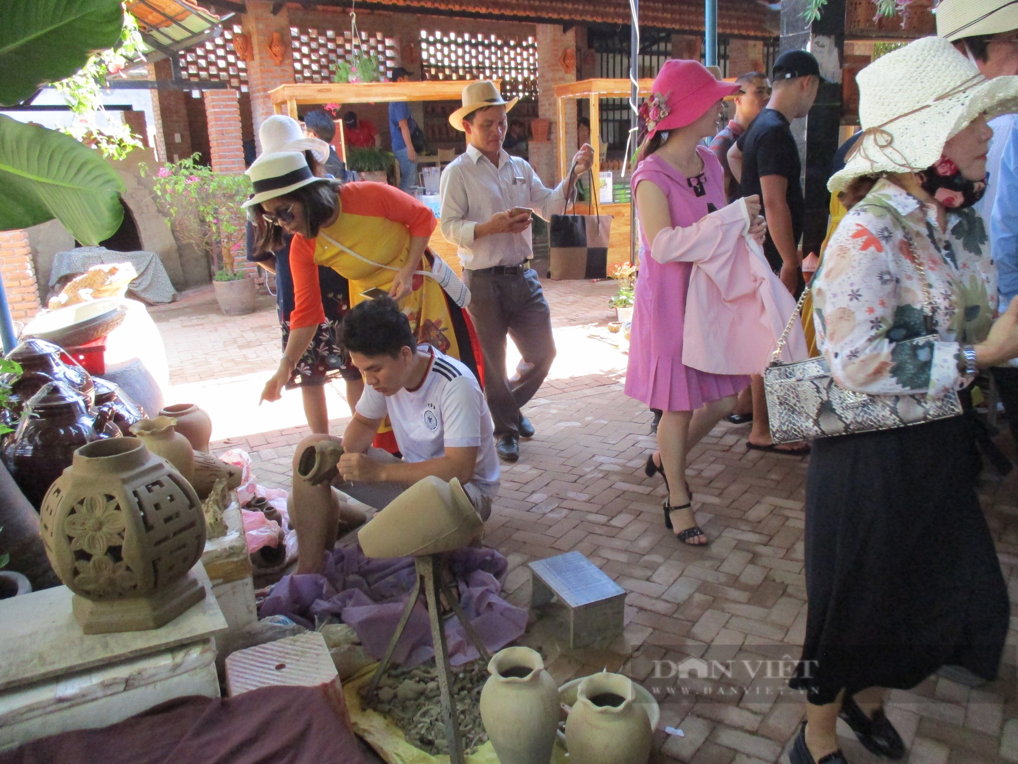 Festival nghề truyền thống Quảng Nam 2024: Nâng tầm sản phẩm làng nghề và hội nhập - Ảnh 6.