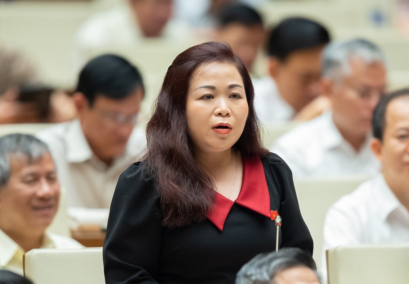 Đối thoại - Lương công chức Việt Nam 10 triệu đồng/tháng, Thái Lan gần 60 triệu