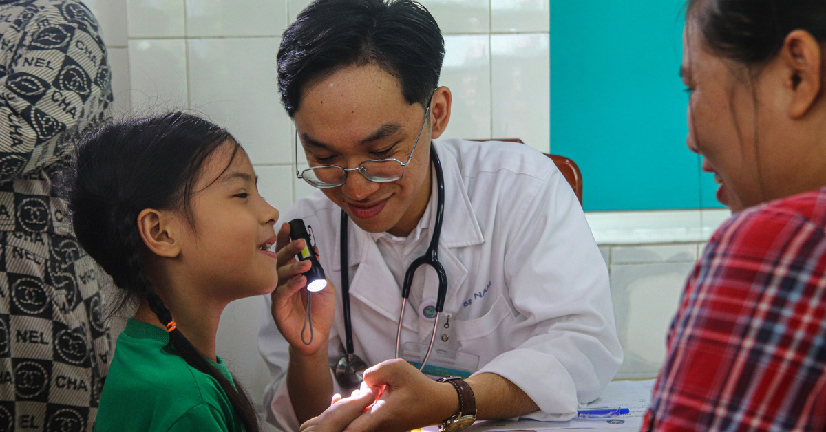 Nearly 1,000 Da Nang residents received free medical examination and medicine