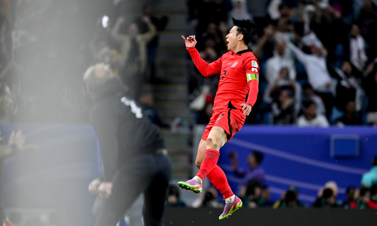 Son Heung-min cứu Hàn Quốc ở phút bù tứ kết Asian Cup