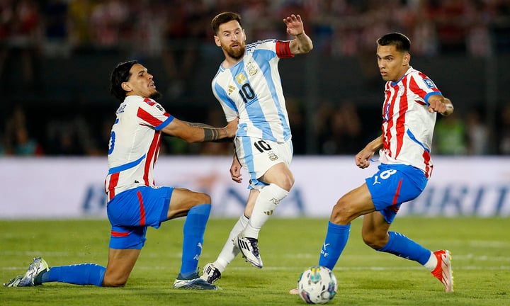 Messi không thể giúp Argentina giành điểm trên sân của Paraguay.