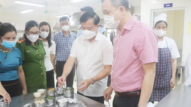 Hanoi a inspecté et retracé l’origine des aliments dans 20 cuisines scolaires.