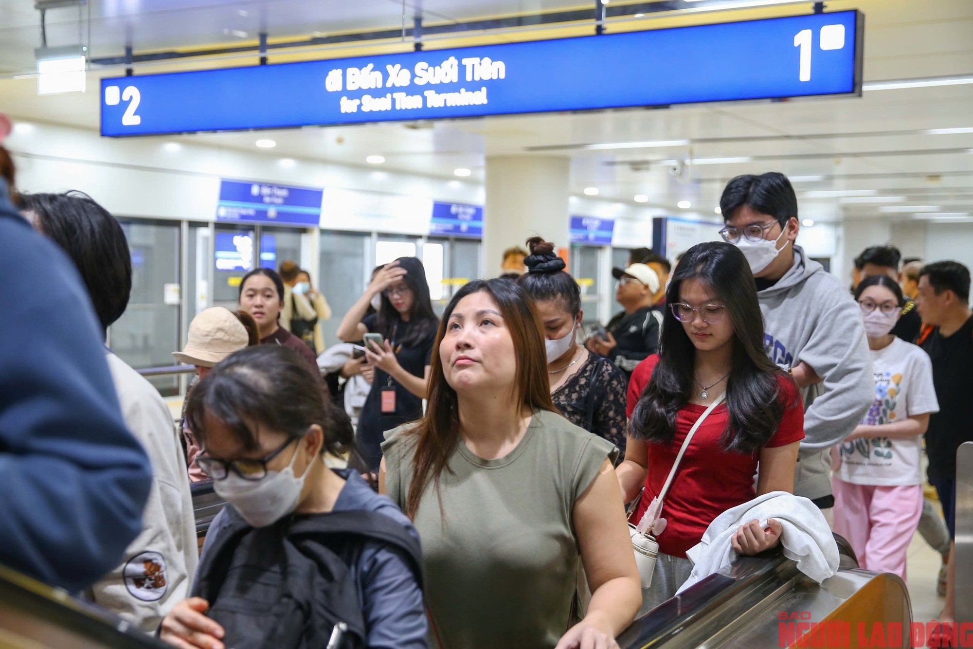 Giới trẻ TP HCM sau 1 ngày bỏ xe máy, chọn metro để đi học, đi làm- Ảnh 10.