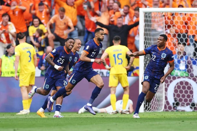 Munich, Alemania: Cody Gakpo, de los Países Bajos, celebra el primer gol de su equipo durante el partido.jpg