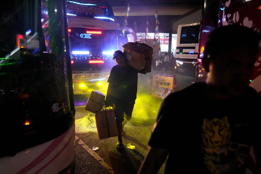 Về quê ăn mừng lễ hội trở thành đợt di dân lớn nhất lịch sử Indonesia- Ảnh 10.