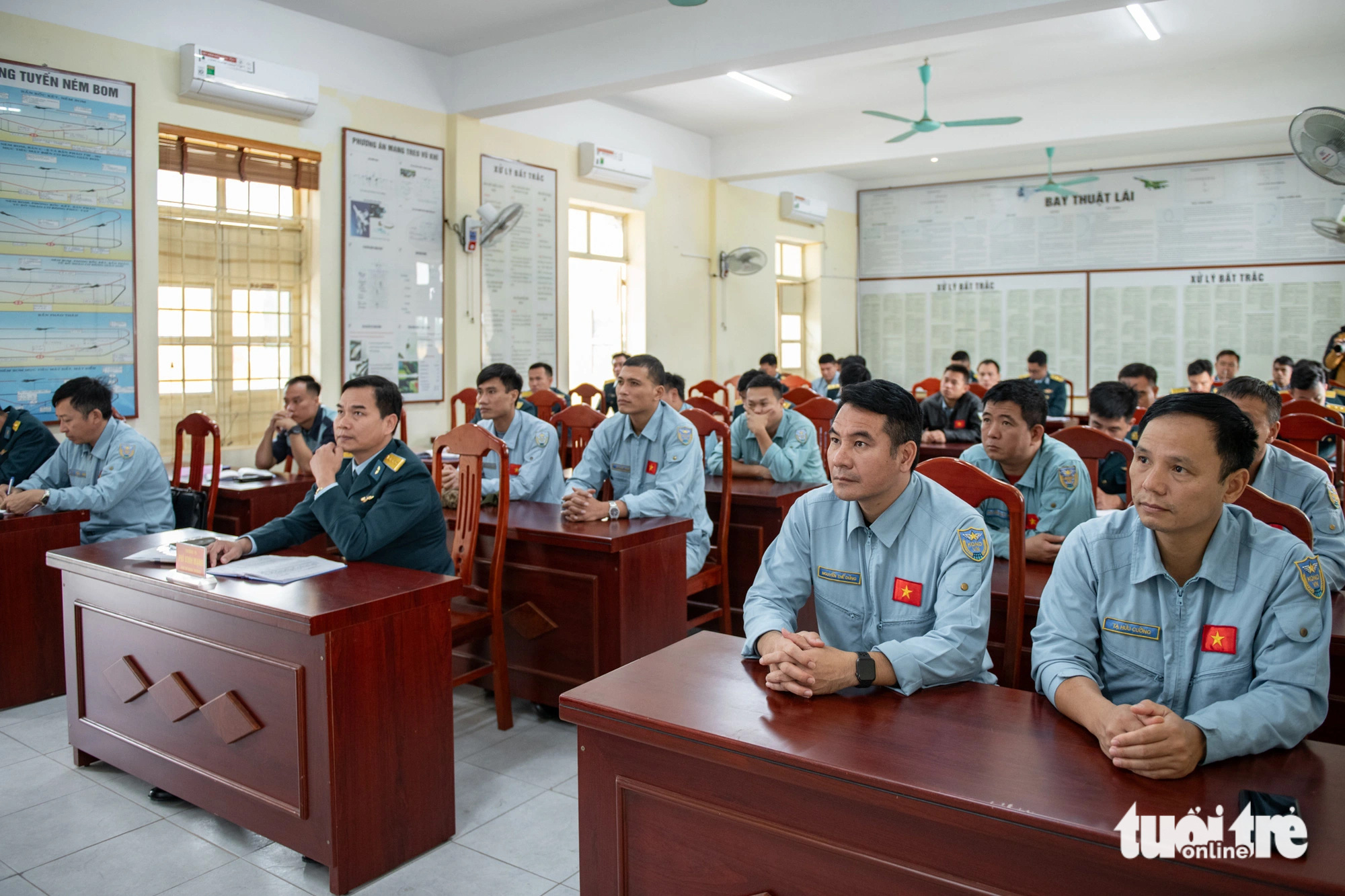 Phi công tiêm kích Su30-MK2 tự hào khi bay trên bầu trời quê hương, đất nước - Ảnh 6.