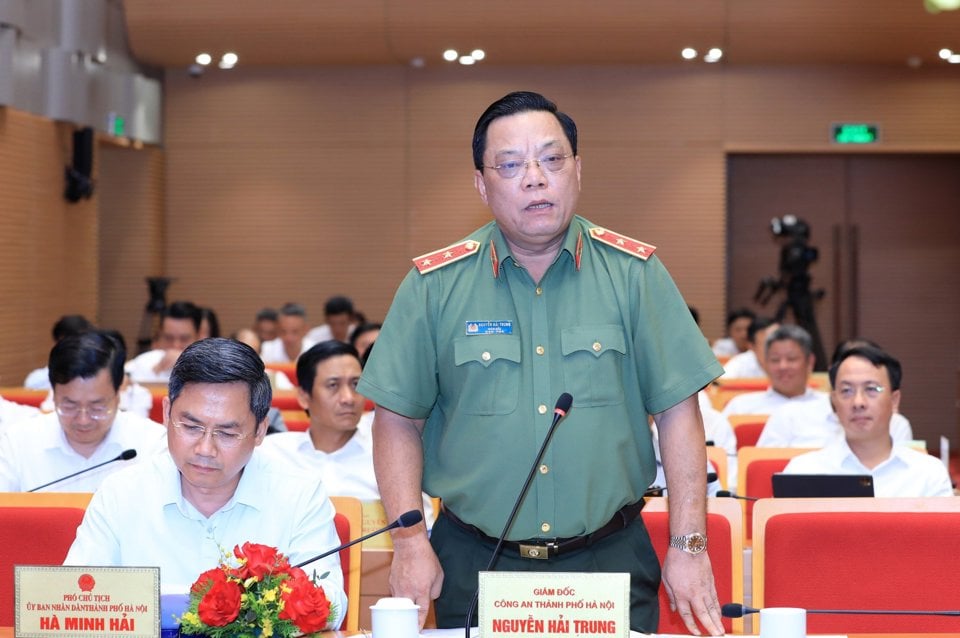 Le directeur de la police de Hanoï, Nguyen Hai Trung, répond aux questions. Photo de : Thanh Hai.