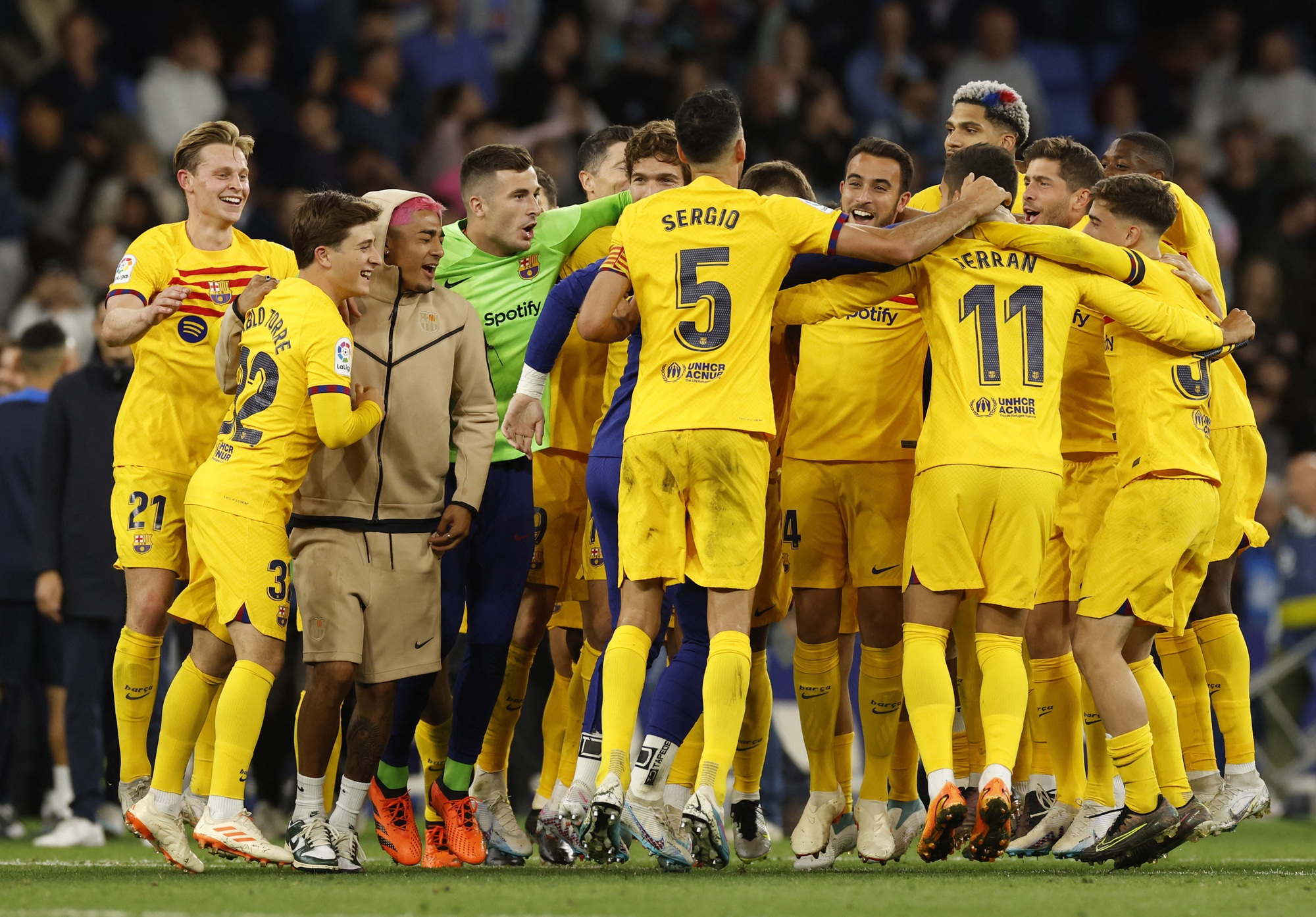 Thắng đậm chủ nhà Espanyol, Barcelona lên ngôi vô địch La Liga sớm - Ảnh 5.
