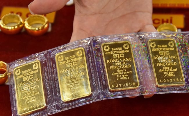 El precio del oro de SJC aumentó en casi 1 millón de VND/tael, un récord en comparación con el precio mundial del oro.