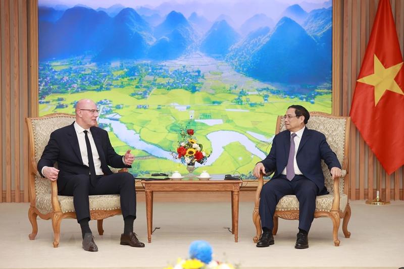 Prime Minister Pham Minh Chinh received Russian Deputy Prime Minister Dmitry Chernyshenko - Photo: VNA