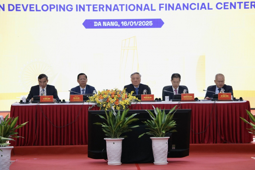 Da Nang hopes to receive expert advice on building a regional financial center