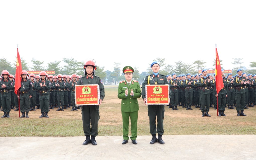 Tư lệnh Cảnh sát cơ động kiểm tra công tác huấn luyện các khối diễu binh - 3