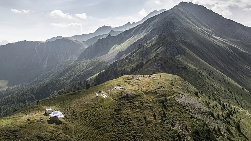 Découverte choquante d'une caserne militaire romaine vieille de 2 000 ans au sommet d'une montagne