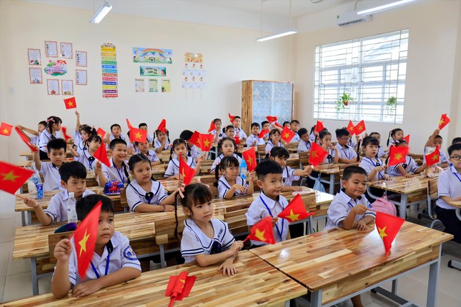 Directeur du Département de l'Éducation et de la Formation de Hô-Chi-Minh-Ville : Honte de la surfacturation photo de l'histoire 1