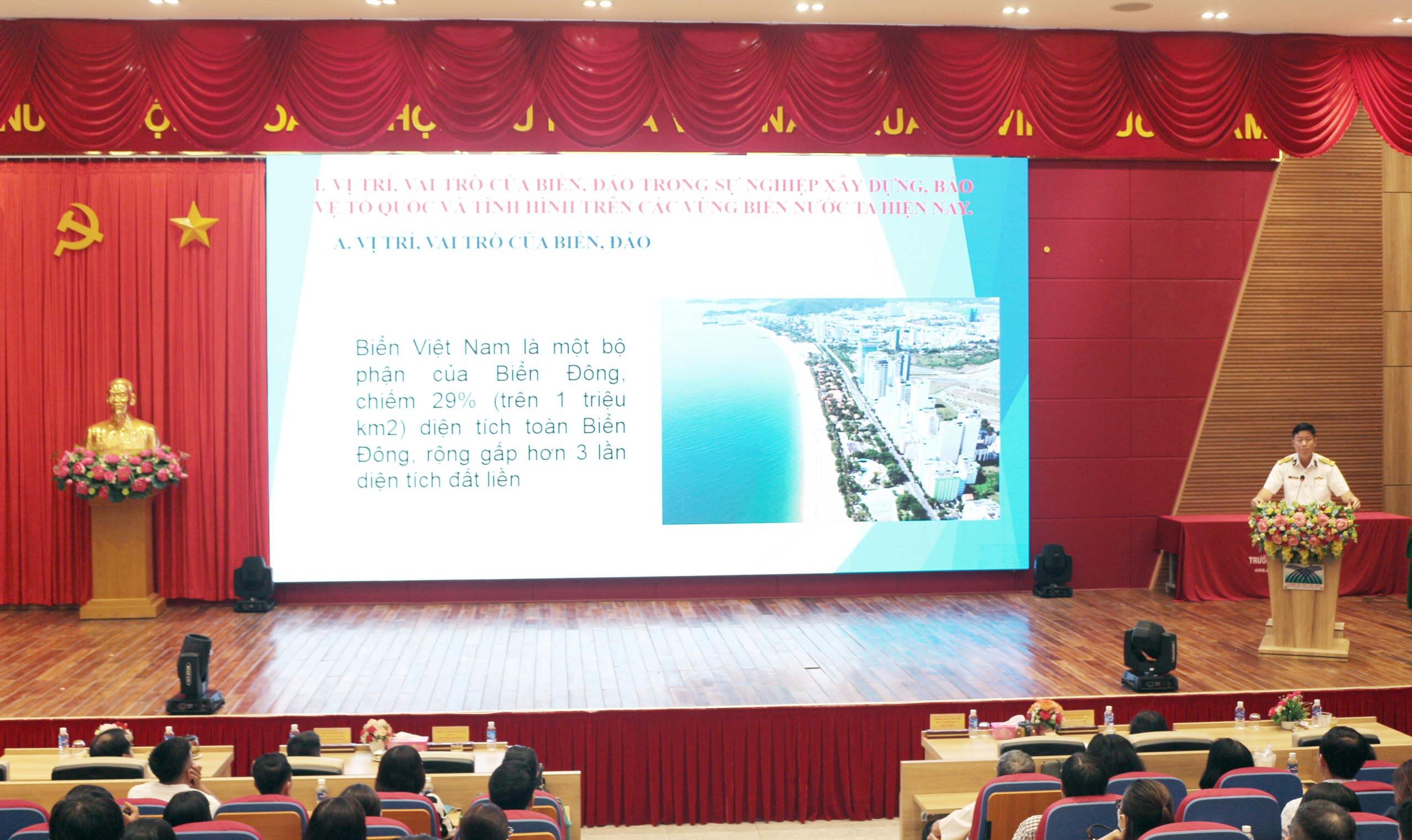 Trường ĐH Cửu Long tổ chức hội nghị về chủ quyền biển, đảo của Tổ quốc- Ảnh 2.